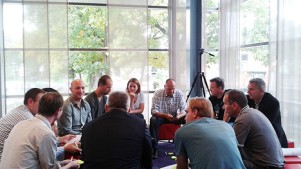 Comment développer l'intelligence collective de vos coworkers ? Deux méthodes venants des Pays-Bas : Plug, une session Jelly, où les utilisateurs résolvent un problème, et Osez Demander où les participants partagent leurs contacts (photo ci-dessus). (Imag
